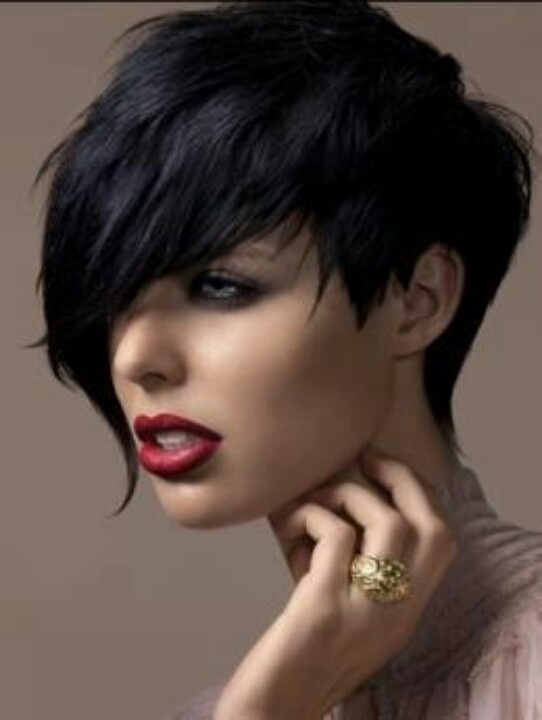 10 Stylish Short Hairstyles For Round Faces Olixe Style