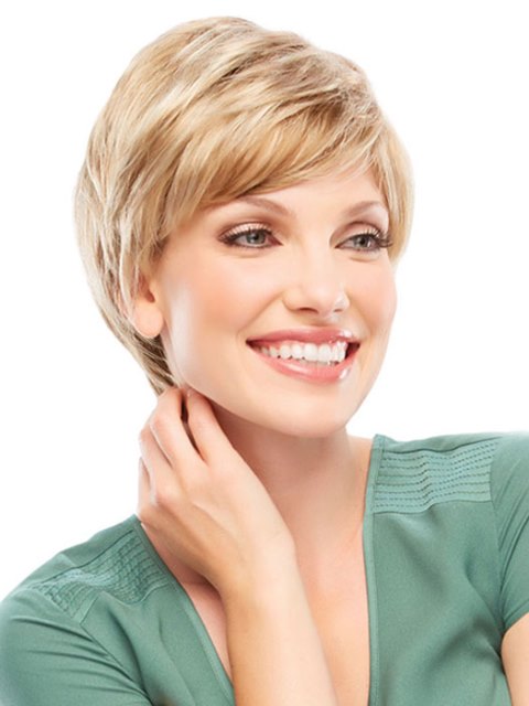 Short haircuts for women with oval faces